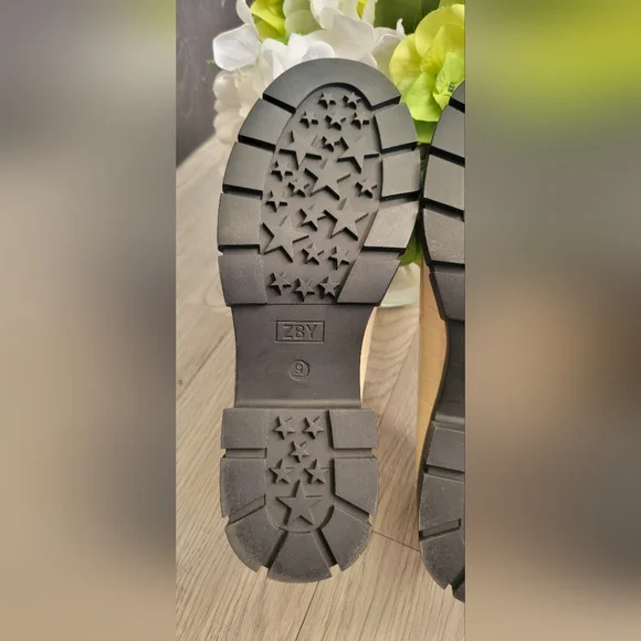 ZBY Embossed Croc Off-white Penny 2.25" Platform Lug Loafer Heel,  Women's US 9 - Picture 13 of 15